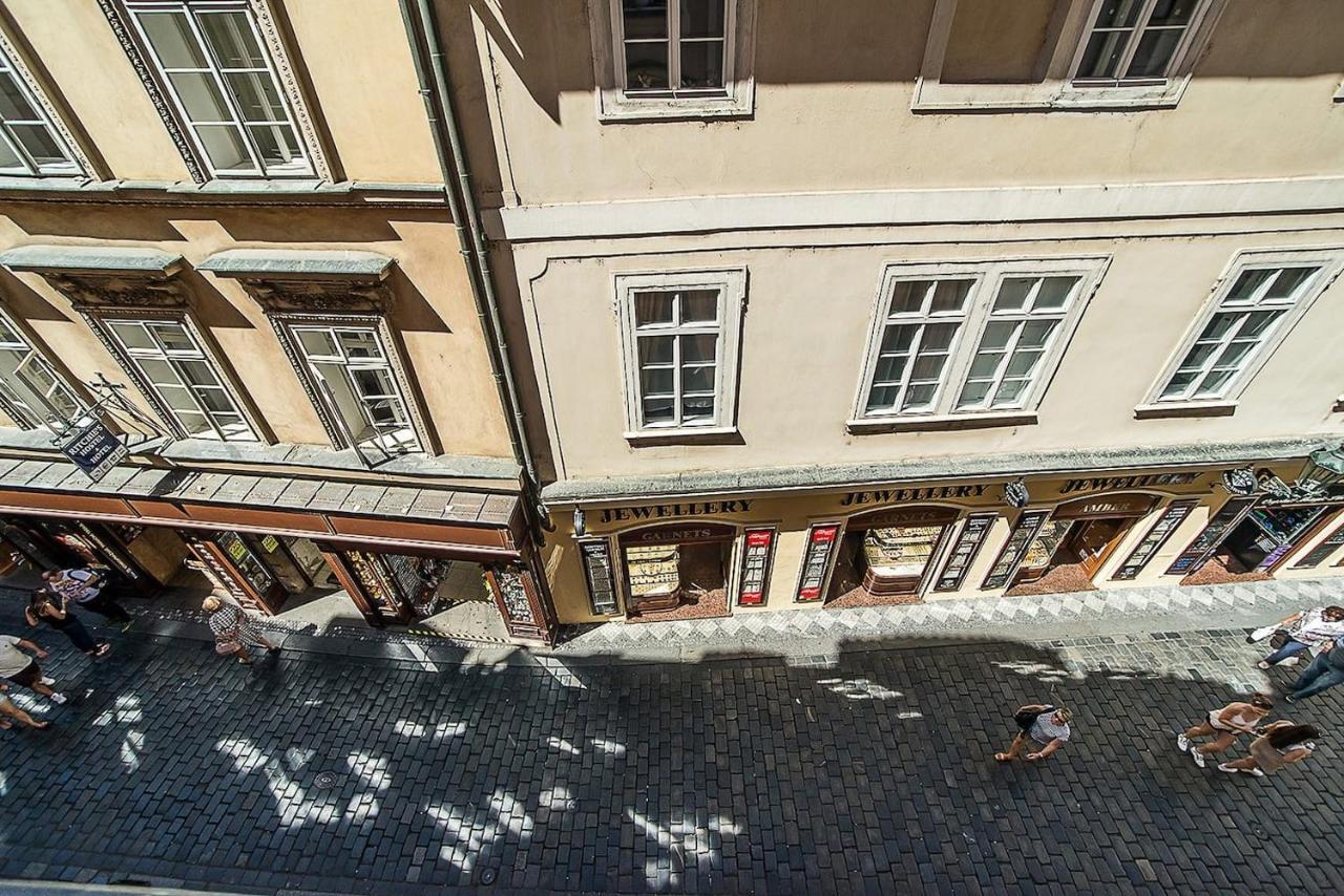 Newly Renovated 1-Bed Apartment At Charles Bridge プラハ エクステリア 写真
