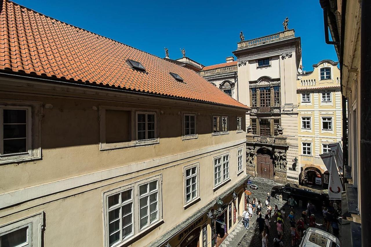 Newly Renovated 1-Bed Apartment At Charles Bridge プラハ エクステリア 写真