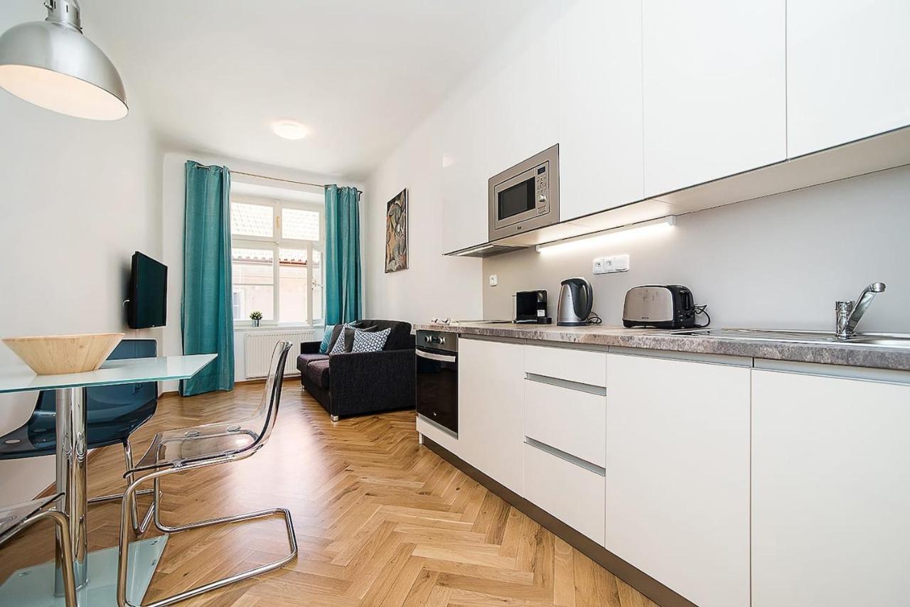 Newly Renovated 1-Bed Apartment At Charles Bridge プラハ エクステリア 写真
