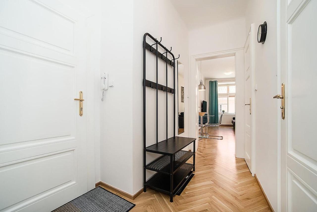 Newly Renovated 1-Bed Apartment At Charles Bridge プラハ エクステリア 写真