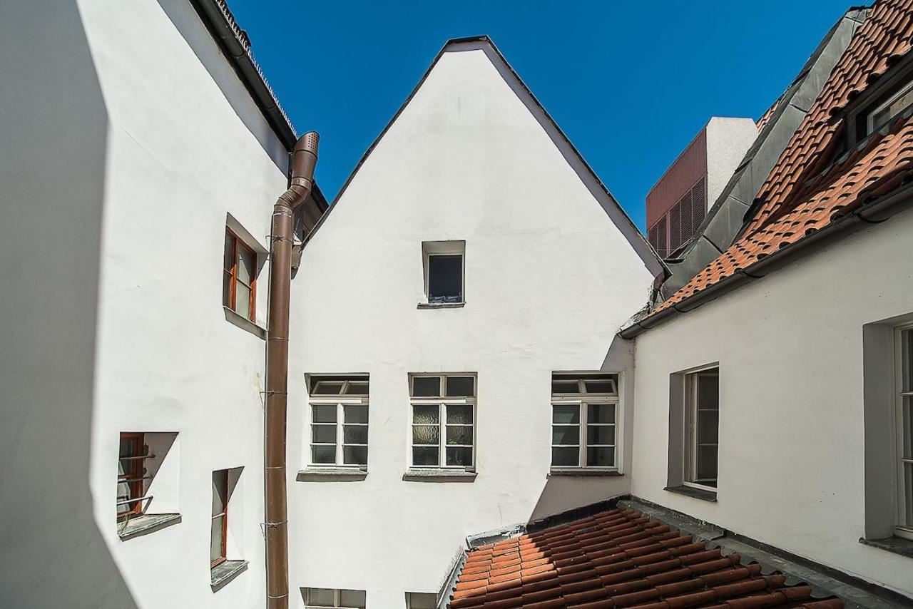 Newly Renovated 1-Bed Apartment At Charles Bridge プラハ エクステリア 写真