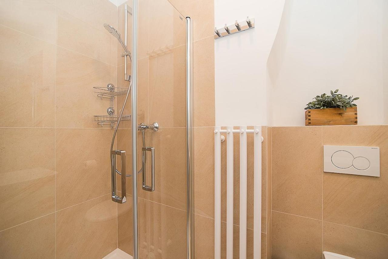 Newly Renovated 1-Bed Apartment At Charles Bridge プラハ エクステリア 写真